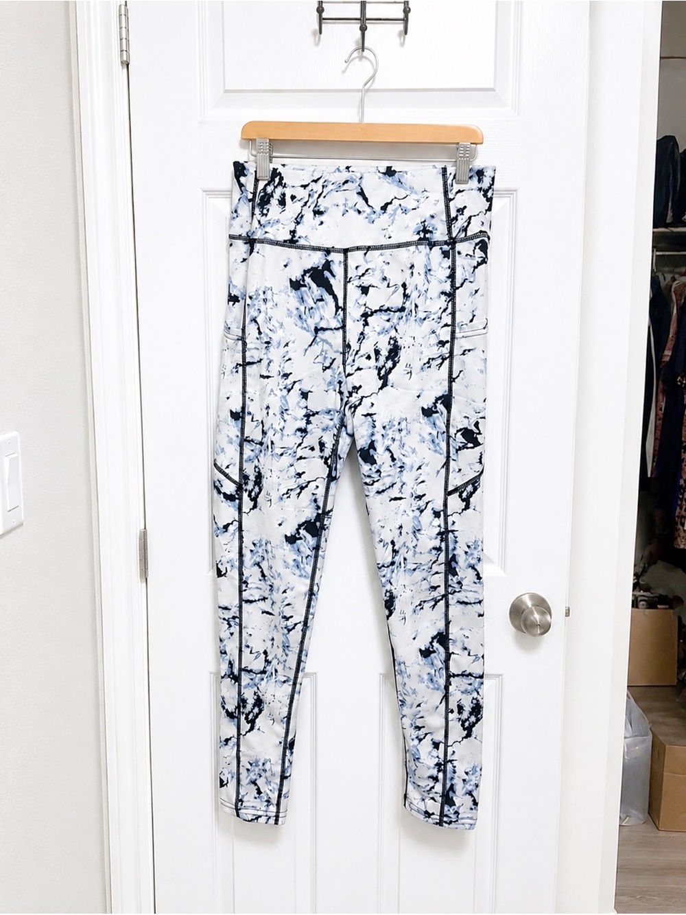 🆕 Marbled Print High-Waist Leggings - Black & White with Grey Accents